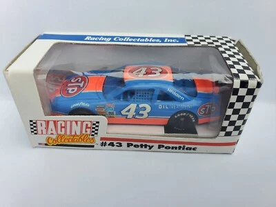 Pontiac 1/64 Revell Racing Collectables Inc NASCAR #43 Richard Petty STP  Foto 1 de 4