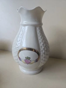 Irish Parian China Donegal Claddagh Vase 17.5cm Tall - Picture 1 of 12