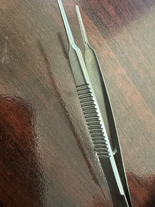 Pinzas de tejido vascular Debakey Atrauma rectas 9,5 cm longitud 1 mm punta - Imagen 1 de 3