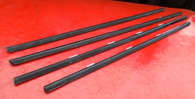 01 02 03 04 05 HONDA CIVIC PUERTA EXTERIOR MOLDURA VENTANA JUEGO 4 PUERTAS SEDÁN OEM Foto 1 de 4