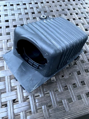 Cubierta de válvula de motor 2,7 L V6 2001-2004 Chrysler Sebring OEM 5017001AA Foto 1 de 4