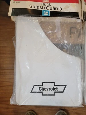 1 par de protectores contra salpicaduras para camión nuevo OEM GM Chevrolet años 70-80 C-10 20 30 Foto 1 de 2