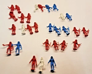 Vintage MPC 54mm Plastic Spaceman 7 Different Poses 29 Figures - Picture 1 of 7