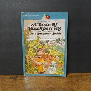 A Taste Of Blackberries By Doris Buchanan Smith, Vintage Apple Paperback - Imagen 1 de 4