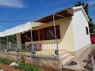 Alleinstehende Ferienhaus in Kroatien - Bild 1 von 4