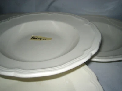 4 Williams Sonoma Baroque Soup Pasta bowls 9 1/2"  off-white - Imagem 1 de 2