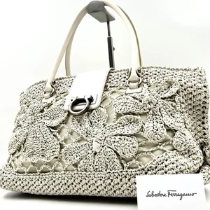 Ferragamo Borsa Gancini Intrecciata Pelle Bianca Donna USATA DAL GIAPPONE - Foto 1 di 9