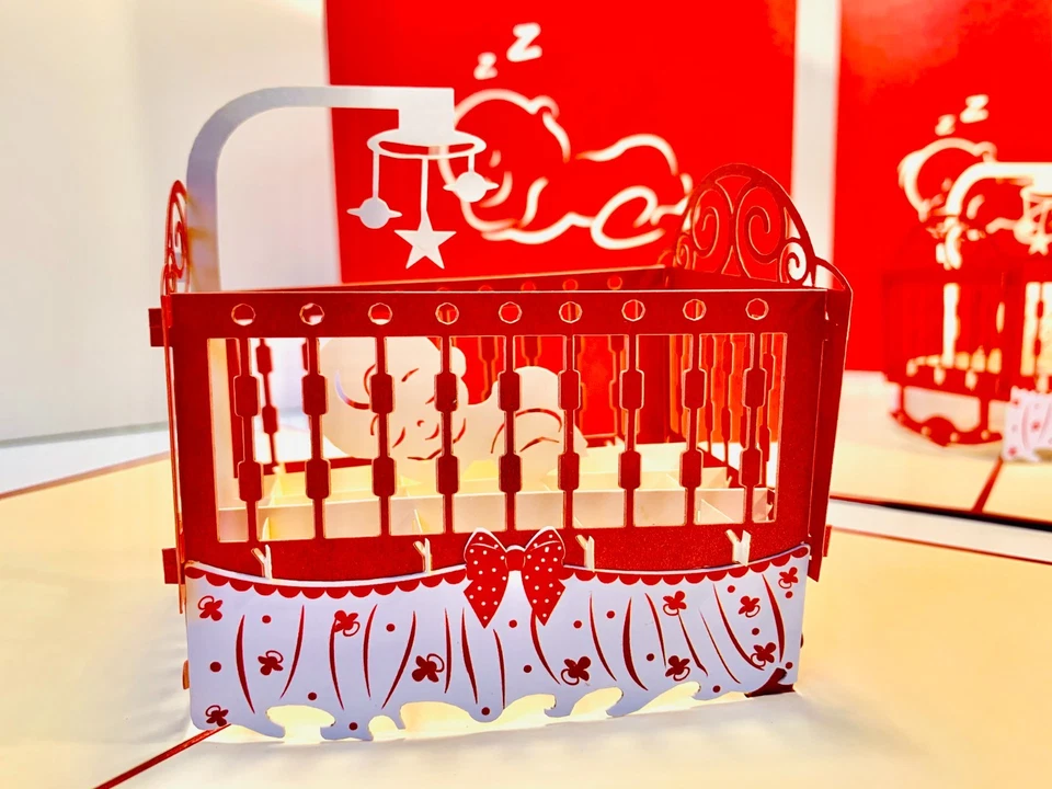 Tarjetas Pop Origami Cuna Metálica en Rojo Bebé Recién Nacido 3D Tarjeta Pop Up Foto 1 de 4