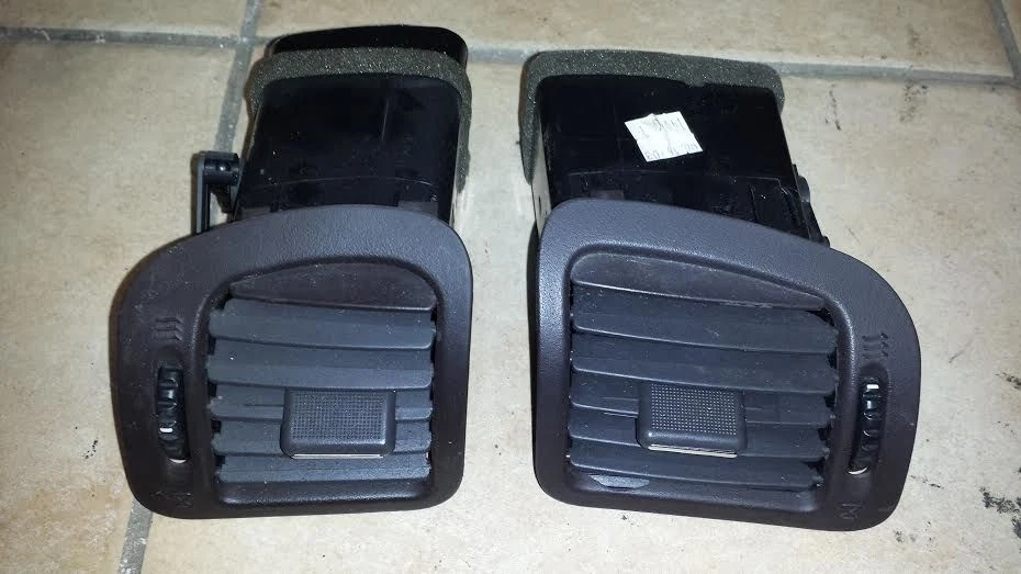 LINCOLN LS 2000 2001 2002 2003 2004 2005 2006 DASH VENTS BLACK - Image 1 of 1