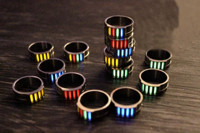 Anillo de dedo de aleación de titanio TC4 para hombres y mujeres anillo de dedo regalo brilla en la oscuridad Foto 1 de 4