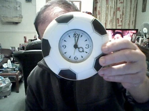 RELOJ DE ESCRITORIO EN FORMA DE FÚTBOL CUMPLEAÑOS NAVIDAD TIEMPO DEPORTE - Imagen 1 de 2