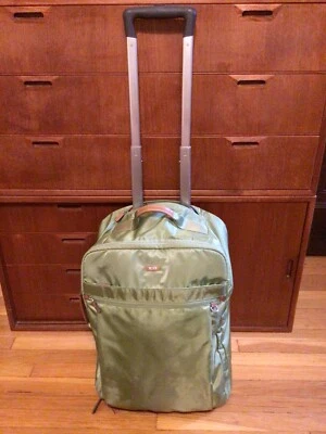 Maleta de viaje ZUMI Soft Shell plegable con ruedas verde Foto 1 de 4