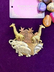 Broche vintage de 2,5" jirafa + elefante + delfín + pájaro de amor: accesorio de colección nuevo - Imagen 1 de 7