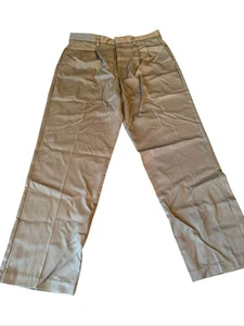 Pantalones elásticos Dockers Signature caqui plisados 33x32 calce relajado oliva para hombre - Imagen 1 de 6