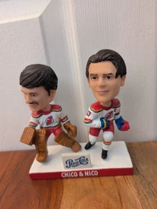 Pepsi Cola Chico & Nico Wackelkopf New Jersey Devils NHL FEHLENDE HOCKEYSCHLÄGER - Bild 1 von 2