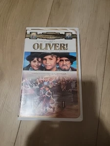 Oliver (VHS, 1998, 30th Anniversary Tribute Edition Clam Shell Duracase) - Picture 1 of 2