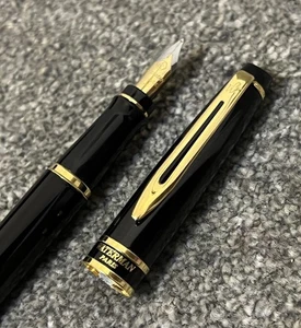SUPERB WATERMAN EXPERT MKII BLACK LAQUE FOUNTAIN PEN-GOLD TRIM-MEDIUM NIB-(C12) - Picture 1 of 9