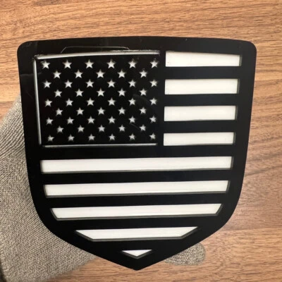 Insignia emblema puerta trasera para Dodge Ram 1500 2500 3500 09-18 negro WHI BANDERA AMERICANA Foto 1 de 2