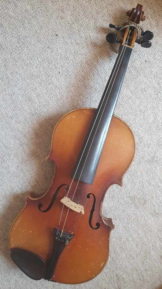 Nice old  Violin 4/4 "Copy of Nicolaus Amati" + branding at the back - Image 1 of 4