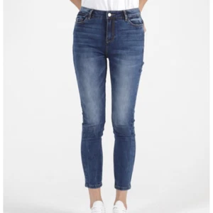 BETTY BASICS ADDISON JEANS BLUE HIGH WAIST STRAIGHT LEG 7/8 LENGTH   S8-22 - Picture 1 of 3