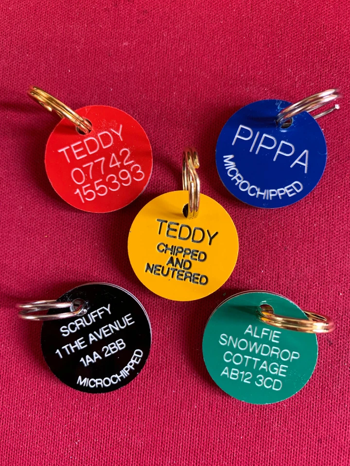 PET IDENTITY TAGS/DISCS 25MM ENGRAVED LIGHTWEIGHT DURABLE LAMINATED TRAFFOLYTE - Image 1 of 1