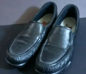 SAS Womens 8.5 AAA Black Twin slip on loafers pre-owned white scuff on one - Picture 1 of 11