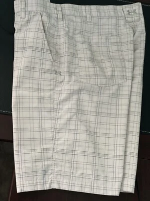 Pantalones cortos de golf Under Armour blanco y gris talla 34 Foto 1 de 4