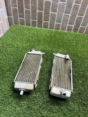 2005 KAWASAKI KX250F OEM CONJUNTO DE RADIADOR ESQUERDO DIREITO RADIADOR REFRIGERADOR 39061-0045 RMZ - Imagem 1 de 4