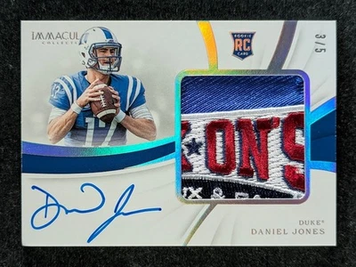 2019 Immaculate Coll. Collegiate DANIEL JONES 3/5 RC Patch Auto Bowl Logo SP - Image 1 of 3