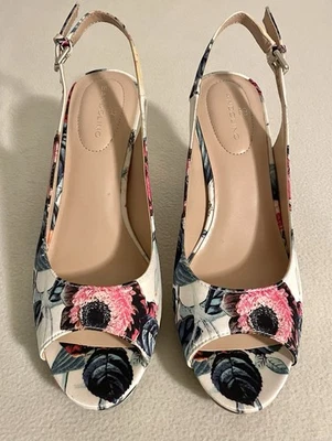 Bandolino Melt Blanco Multicolor Floral Eslinga Trasera Punta Abierta Tacones Talla 9 Foto 1 de 4