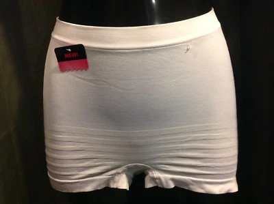 NUEVO CON ETIQUETAS MUJER FLEXEES BLANCO NIÑO CORTO MODELADOR CALZONCILLO/PANTY TALLA M Foto 1 de 3