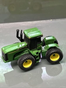John Deere Traktor aus Druckguss von Ertl Diecast Spielzeug im Maßstab 1:64 - Bild 1 von 5