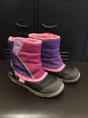 Botas de nieve aisladas See Kai Run niños, talla niños 12 Foto 1 de 4