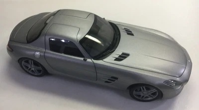 Minichamps Mercedes SLS AMG 1/18 Silver Tone diecast model - Image 1 of 4