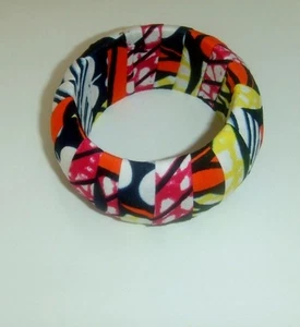 ACCESSOIRES & DAZ BRACELET EN BOIS RECOUVERT DE TISSU JAVA WAX MULTICOLORE N°7 - Picture 1 of 4