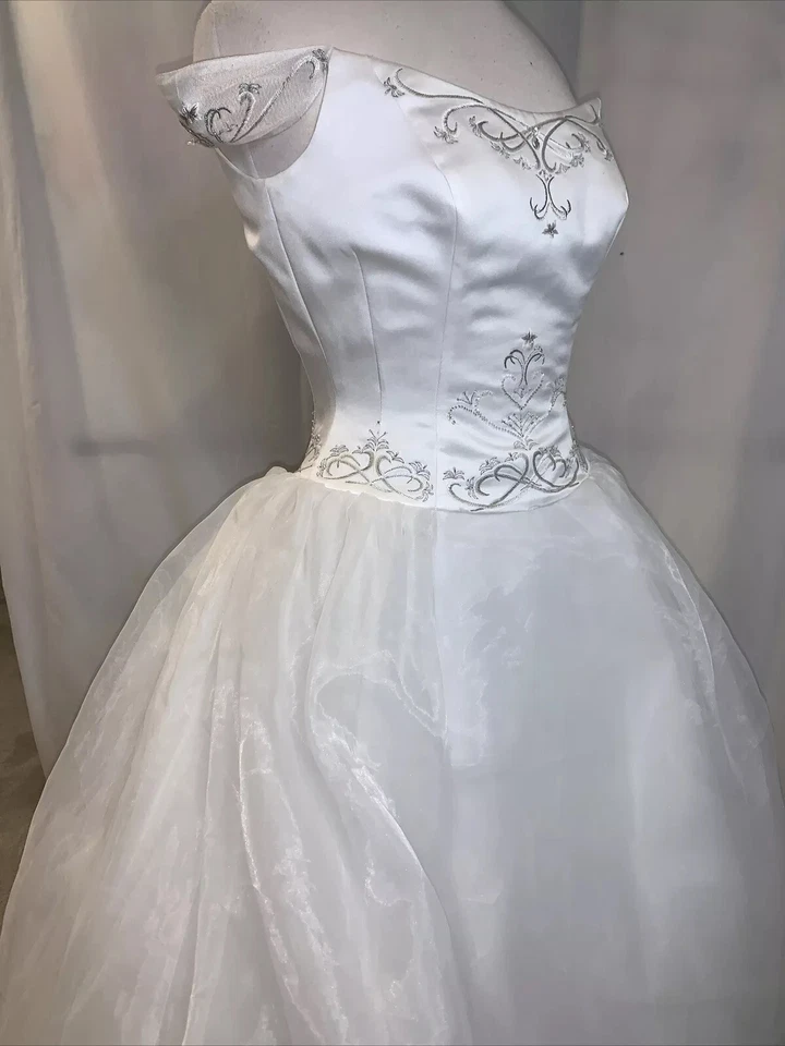 Vestido de novia Moonlight talla 8 nuevo con etiquetas cuento de hadas princesa ajuste venta al por menor $650. ¡NUEVO! Foto 1 de 4
