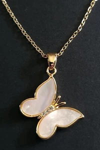 18k GOLD PLATED BUTTERFLY, NATURAL SHELL C/ZIRCONIA PENDANT & N/LACE - BRAND NEW - Picture 1 of 2