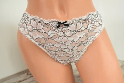 Victoria's Secret GRANDE *BODY BY VICTORIA* TANGA DELANTERA ENCAJE Blanco Coco Foto 1 de 4