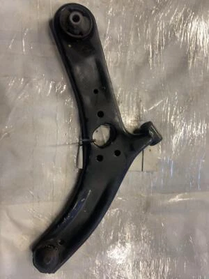 Brazo de control inferior delantero derecho KIA RIO 2012-2017 usado OEM 545011W000 Foto 1 de 4