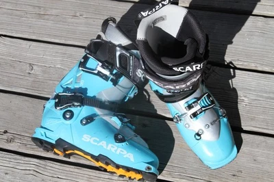 Bota de esquí de travesía Scarpa Gea 24.5 Mondo USADA para piezas solo dejada agrietada Foto 1 de 4