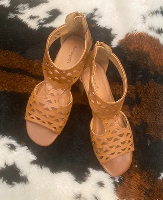 SALE! BareTraps Woman's Brown Sandals, Faux Leather, Sz 9, Pre-Owned Good Cond. - Image 1 of 4