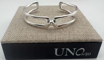 NUEVO Brazalete Uno de 50 SER INDOMABLE Topacio Blanco Chapado en Plata Mediano Foto 1 de 4