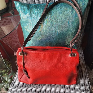 Invitadas de boda, los bolsos de la próxima temporada serán de crochet