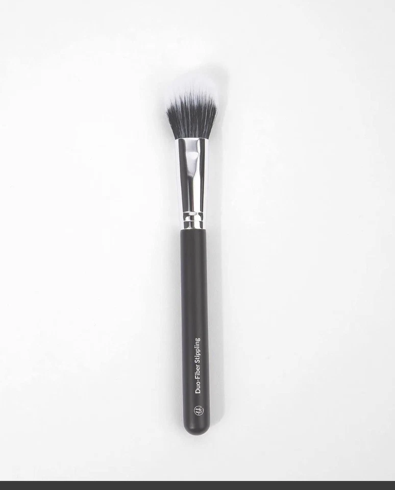 Bh Cosmetics Duo-Fiber пунктирная косметическая щетка (BH-3000-097) - Изображение 1 из 1