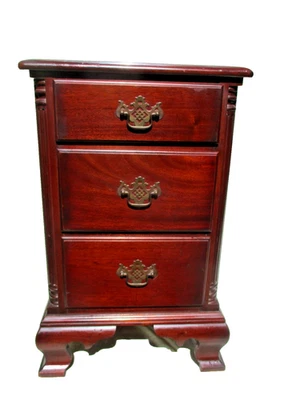 Mesita de noche de caoba vintage mesa auxiliar de caoba 3 cajones kling co. envío $40,00 Foto 1 de 4