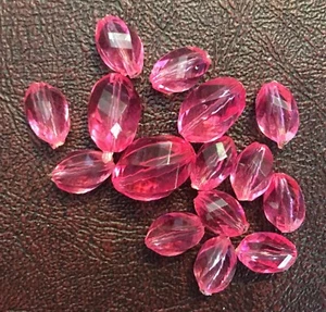Vintage Lush Pink Twist Multi Faceted Kaleidoscope Oval Lucite Bead Lot - Picture 1 of 5