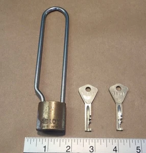 Abloy padlock with a 5" shackle and with 2 working keys - Tested good vintage - Picture 1 of 15