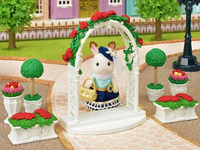 Sylvanian Families Calico Critters Floral Garden & Decor Set