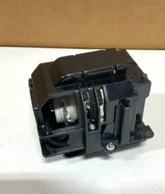 Lámpara Proyector Repuesto V7 NEC LT280 VT670K VT75LP-V7-1N ✅❤️️ ¡NUEVA! ¡CAJA ABIERTA! Foto 1 de 4