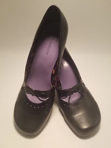 Highlights Brand Women's Black Bowed Cut Out Spool Heeled Pumps 3.5” High 9M NEW - Picture 1 of 14